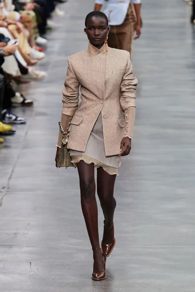 Look 13